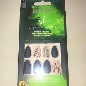 KISS Special Design Halloween Glow In The Dark Press On Nails